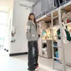 Moletom com capuz cinza estilo retrô americano de três listras para homens, novo estilo primavera/outono 2026, jaqueta com zíper de corte solto para estudantes