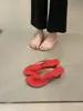 Sandálias de Encaixe com Plataforma Versáteis e Modernas Estampa de Leopardo Nova Primavera/Verão 2026 Sandálias de Praia Estilo Coreano para Mulheres
