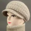 Chapéus de outono e inverno para mulheres de meia-idade e idosas, chapéus de tricô grossos e quentes de pelo de coelho com forro de veludo para senhoras idosas, avós, proteção contra o frio, proteção para as orelhas, chapéus de tricô