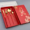 Juego de cubertería chapada en oro Juego de cuatro piezas de cuchillo, tenedor y cuchara de oro portugués Juego de caja de regalo de cubertería occidental Ventas directas de fábrica