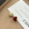 Brincos de Argola para Orelha de Coração Vermelho Dupla Face Cheios de Diamantes de Design de Nicho, Brincos de Temperamento Gentil de Nicho de Luxo Leve, Brincos de Alta Qualidade