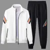 Conjunto Esportivo Casual de Primavera e Outono Versátil ao Ar Livre Conjunto de Duas Peças com Listras Conjunto Jogger Jaqueta Cardigan Masculina e Calça Longa Casual