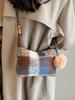 Bolso Pequeño de Cuadros de Lana Retro Transfronterizo para Mujer 2024 Nuevo Bolso de Hombro Cruzado de Moda Otoño e Invierno Bolso Dumpling de Mano