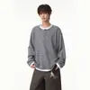 Camiseta masculina de manga longa com gola henley e blocos de cor listrados estilo retrô japonês, marca da moda outonal, simples e versátil, top soltinho para casal