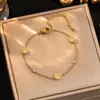 Série de pulseiras em aço titânio total para mulheres, joias de mão minimalistas e únicas, acessório versátil de luxo leve transfronteiriço, mesmo estilo que no Xiaohongshu