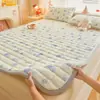 Colchón de terciopelo de leche grueso clase A invierno cálido sábana bajera con forro polar funda de cama cojín dormitorio de estudiante tatami