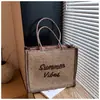 Bolso Nuevo con Estampado de Letras de Gran Capacidad, Bolso de Hombro Único, Bolso Tejido con Hilo Bordado, Bolso de Paja de Cuerda de Papel Hueca, Diseño Natural Color Miel