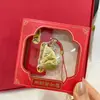 Colgante Dorado para Teléfono Móvil Serie Año de la Oveja Estilo Nuevo Oveja Pequeña Doble Cara Llavero de Oro Macizo Actividad Cultural y Creativa Conductor de Tráfico Pequeño Regalo