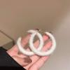 Pendientes de felpa en forma de C para otoño e invierno, nuevos pendientes de piel de conejo de imitación con temperamento de nicho para mujer, pendientes de círculo grande, pendientes de moda para mujer