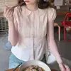 Camisa feminina rosa suave estilo coreano com gola boneca e acinturada, manga curta, design de verão, blusa de renda jovial
