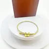 Fivela em Forma de I Dourada Rígida 3D Galvanizada a Cobre com Corda de Aço Pulseira de Mão Ajustável à Prova d'Água e Suor Pronta para Venda