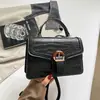 Bolsa Pequena de Mão de Luxo para Mulheres 2026 Nova Tendência Moda Versátil para o Dia a Dia Bolsa de Ombro Luxo Leve Elegante Bolsa Transversal
