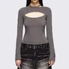 Camiseta Sexy de Chica Caliente de Color Sólido con Huecos Estilo Ins con Decoración de Anillo de Hierro, Corte Ajustado, Cuello Redondo, Mangas Largas, Estilo Callejero Coreano, Top de Hombro Normal