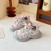 Nova coleção de outono de tênis "dad shoes" infantis: tênis esportivos de malha respirável com solas macias e antiderrapantes, adequados para meninos e meninas, com cabedal em couro para um visual casual