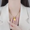 Collar con Colgante Vintage Amarillo Dios de la Riqueza Diseño Chino Lujo Ligero Gama Alta Elegante Cadena de Cuerda Negra Dorada Cadena de Lana Ancha Otoño e Invierno