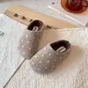 Diadema de lunares retro para niñas Pantuflas de pelo Novedades Otoño/Invierno 2026 Terciopelo Plus Pantuflas a media pierna versátiles para exteriores sin cordones