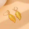 Suministro Transfronterizo Europeo y Americano Moda Retro Pulsera Anillo de Metal Dorado con Pliegues de Hoja Traje Abierto de Dos Piezas para Mujer