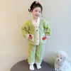 Conjunto de pijama de flanela com estampa de cerejas estilo coreano para meninas, nova coleção 2026, conjunto de duas peças moderno e estiloso para meninas
