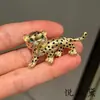 Broche de Espada Full Diamond Brillante de Trabajo Pesado Lujo Ligero para Mujer Nicho de Gama Alta Único Hermoso Pin Accesorios para Abrigo Chaqueta