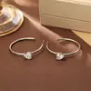 Pendientes de botón de circonita en forma de corazón súper brillantes, a la moda y elegantes, diseño de nicho, personalidad, versátiles, pendientes de aro lisos, pendientes versátiles exquisitos
