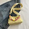Bolsa de Mão Artística Estilo Coreano de Comércio Exterior com Letras Plissada Nova de Grande Capacidade Elegante Casual Simples de Ombro Transversal