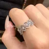 Anel de Ouro com Diamantes em Forma de Losango Escovado Vintage com Renda Estilo Buccini Italiano