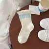 Meias Finas de Estilo Coreano para Primavera e Verão para Mulheres com Botões de Renda, Meias Listradas de Cano Médio, Meias Largas de Malha Vazada com Trevo de Quatro Folhas para Meninas