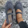 Sapatos rasos respiráveis de malha fly de tamanho grande europeus e americanos para mulheres, sapatos de trabalho slip-on vazados color block, desejo de fornecimento