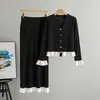 Conjunto de Moda Transfronteiriço Europeu e Americano para Mulheres: Cardigã de Tricô Justo com Gola V, Mangas Longas e Babados e Saia Elegante, Estilo Primavera e Outono