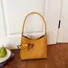Bolsa tecida moderna de grande capacidade para mulheres, novo modelo da primavera de 2026, bolsa de ombro transversal simples para o dia a dia, bolsa de axila