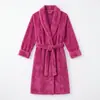 Pijama de invierno grueso y largo, nuevo producto de otoño e invierno a cuadros de piña, bata de felpa de doble cara de invierno para mujer