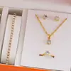 Conjunto de Joias Europeu e Americano Transfronteiriço de Zircônia para Mulheres, Brincos de Oito Corações e Oito Flechas, Anéis, Pulseiras e Colares, Conjunto de Joias de Quatro Peças