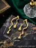 Pendientes Asimétricos Europeos y Americanos con Patrón de Abanico Únicos Elegantes Exagerados 2025 Nuevos Pendientes de Gama Alta para Mujer Ins