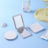 Espejo Pequeño Plegable de Cuero PU Directo de Fábrica, Espejo de Maquillaje de Cuero Blanco Publicitario Creativo, Espejo Portátil de Belleza en Blanco