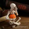 Cráneo Creativo Transfronterizo Sosteniendo Calabaza Resina Escritorio Entrada Sala Fiesta Atmósfera Festiva Accesorios de Halloween