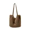 Bolso tote de peluche de gran capacidad para mujer, nueva colección otoño/invierno 2026, bolso de hombro esponjoso, adecuado para la escuela y el trabajo