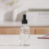 Venta al por mayor de fábrica botella de aceite de vidrio botella gotero con cabezal de arena botella de spray transparente botella de cosméticos portátil