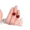Pendientes de Fruta de la Paz Rojos Diamante Lujo Accesible Gama Alta Exquisitos Pendientes de Oro Atmósfera de Otoño e Invierno Pendientes de Navidad