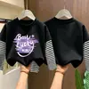 Camiseta de manga larga a rayas de algodón puro para niñas, colección primavera/otoño 2026, estilo nuevo, diseño de caricatura lindo, capa base versátil y a la moda