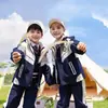 Uniforme escolar para estudiantes de primaria y secundaria en otoño e invierno con forro de terciopelo conjunto de tres piezas ropa deportiva infantil ropa de clase jardín de infantes Ropa de jardín