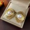Pendientes Personalizados de Imitación Perla Metálica con Estilo de Moda de Nicho Creativo Europeo y Americano y un Toque de Lujo para Mujer