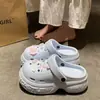 Zuecos de verano para exteriores con suela gruesa y acolchado, con divertidos diseños de estrellas de mar y conchas, pantuflas cerradas de EVA casuales, cómodas y transpirables para mujer