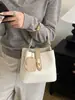 Bolsa de balde de nicho de alta qualidade transfronteiriça feminina nova elegante com temperamento bolsa de mão para o trabalho bolsa de ombro única transversal moderna