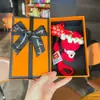 Llavero colgante de ramo de lana para el Día del Maestro, un accesorio de bolso de ramo de rosas, regalo para maestros durante la temporada de regreso a clases
