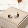 Aretes Navideños al por Mayor con un Estilo Sofisticado y Elegante Inspirado en Chanel, Versátiles y que No se Desvanecen, con un Diseño Único, Populares para Ventas Transfronterizas