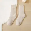 Calcetines para mujer para otoño e invierno, forrados de felpa y engrosados, calcetines de felpa para el suelo, calcetines de felpa de media pantorrilla, calcetines de dormir de invierno, calcetines de colores dulces