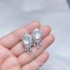 Conjunto de tres piezas de collar, pendientes y anillo con colgante de jade de paloma de calcedonia blanca hielo natural con incrustaciones plateadas al por mayor