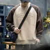 Moletom Crew Neck com Estampa de Letras Novo Design Outono 2026 para Homens, Caimento Solto, Tamanho Grande, Estilo Retro Americano, Manga Longa Color Block