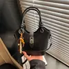 Bolso Retro de Alta Gama Transfronterizo para Mujer 2026 Nueva Moda Bolso Cubo Versátil de Gran Capacidad Bolso Cruzado Casual Sencillo