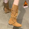 Botas Longas Retro Merlot com Aumento Interno de Altura Femininas 2026 Novo Estilo Botas Caídas Acima do Joelho Botas de Equitação Emagrecedoras
